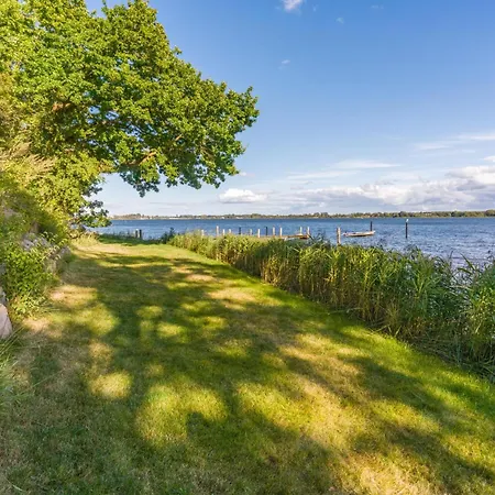 Karschau 11 Reetdachhaus Am Wasser 90m Privatufer Schlei Rabenkirchen-Faulück